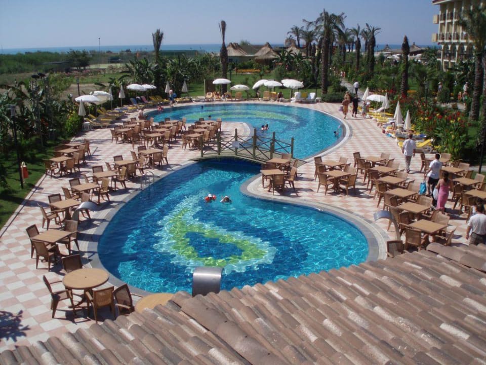 Blick vom Hauptgebäude auf den Ruhepool Belek Beach Resort Hotel