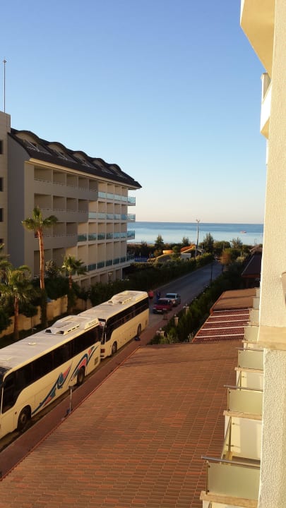 Seitlicher Ausblick vom Balkon Adalya Ocean Deluxe