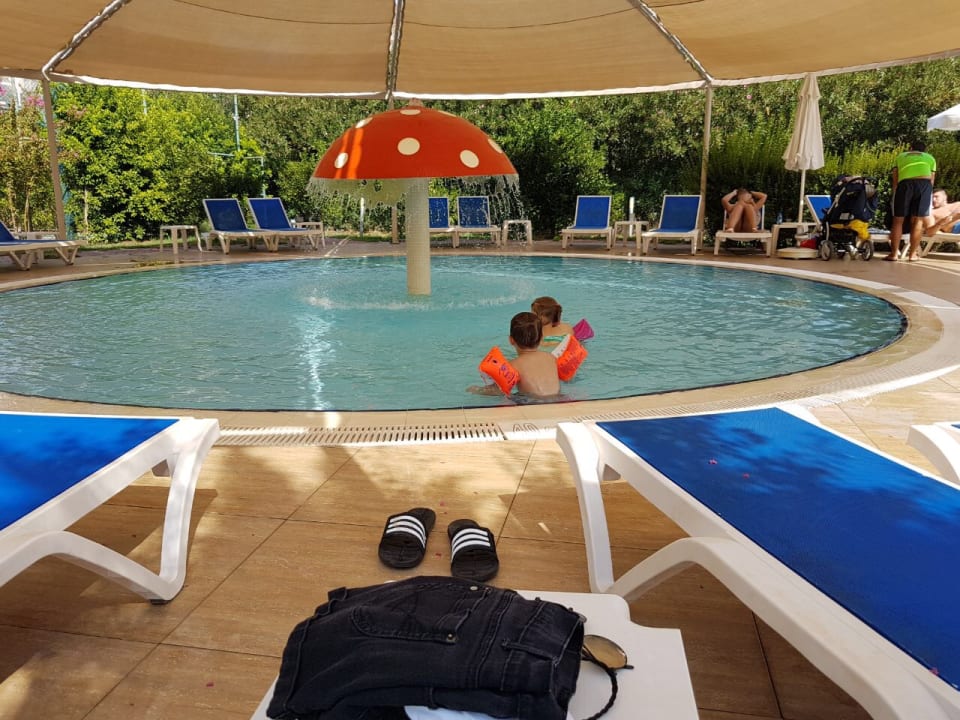 Einer der Kinderpools Calimera Hane Garden