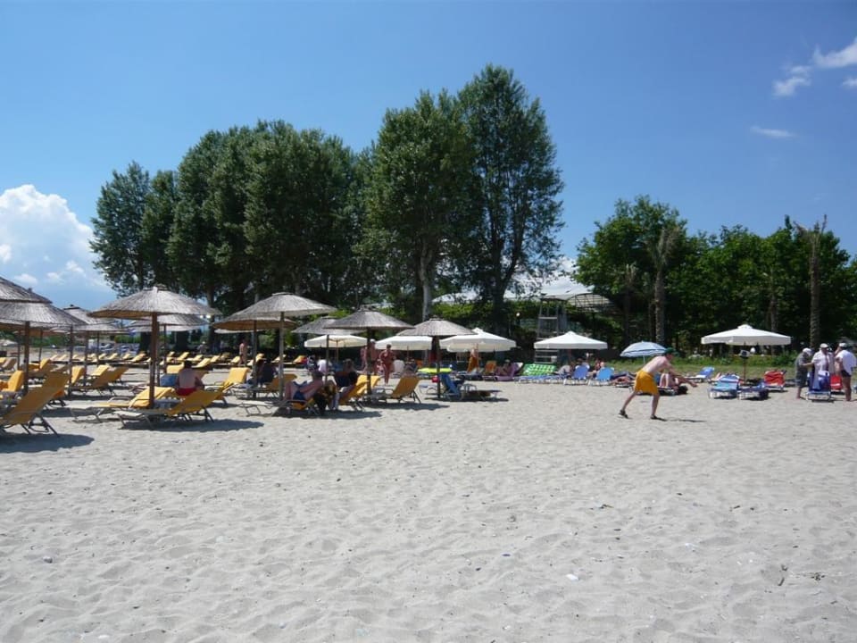 Liegen am Strand Cronwell Platamon Resort