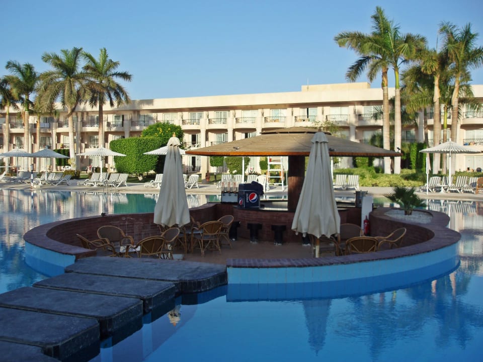 Бар в бассейне Jaz Royal Palmariva