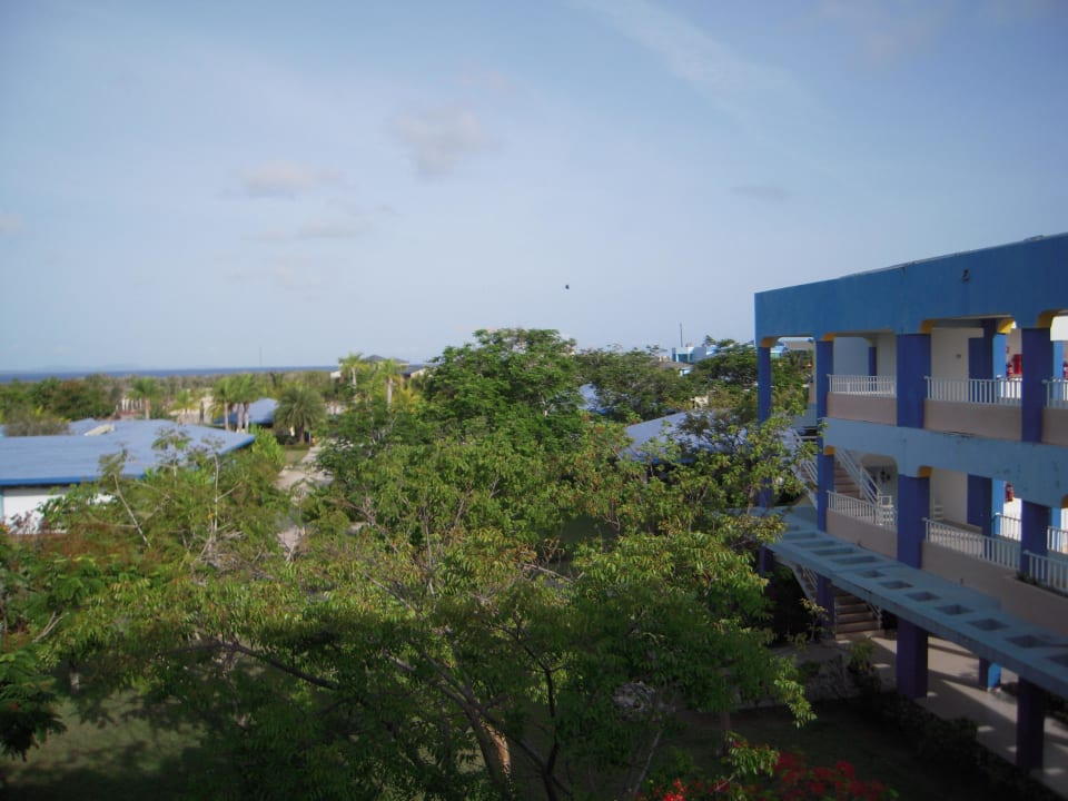 Anlage mit Treppenhaus zu Block 2 ASTON Costa Verde Beach Resort