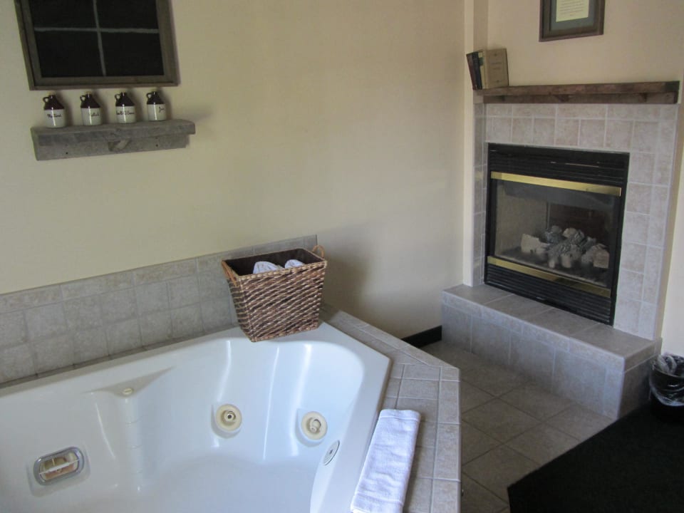 Pool mit Kamin Best Western Plus Riverfront Hotel and Suites