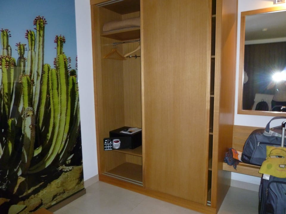 Zimmerschrank R2 Bahía Playa Design Hotel & Spa - Adults Only