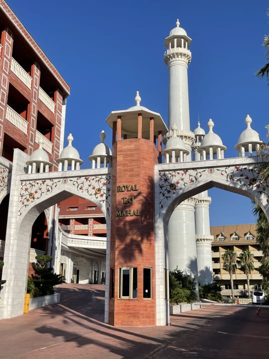 Außenansicht Royal Taj Mahal Hotel