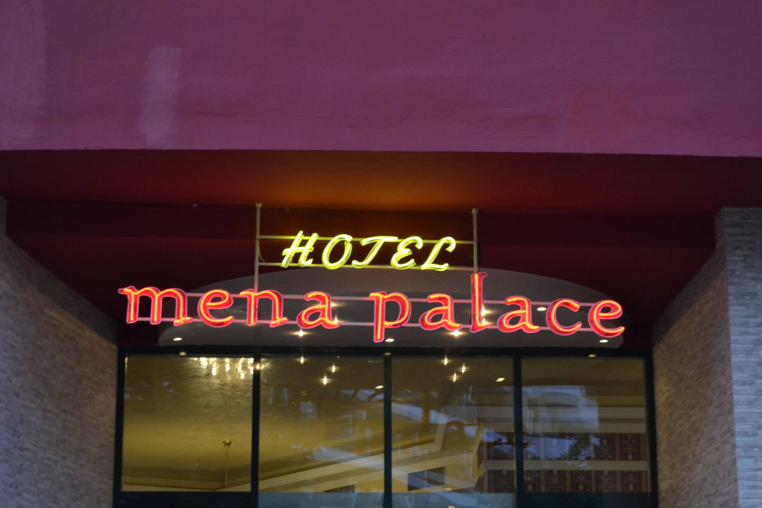 Вывеска Hotel Mena Palace