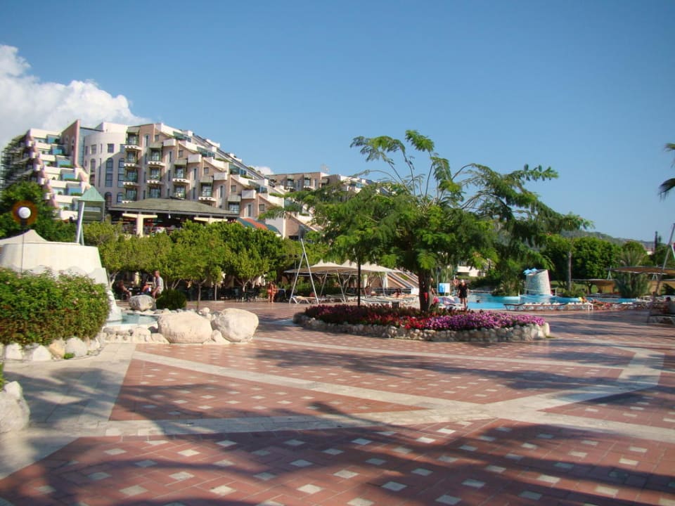 Сквер Limak Limra Hotel & Resort