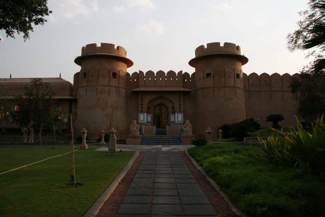 The Oberoi Rajvilas, Zugang Hauptgebäude Hotel The Oberoi Rajvilas