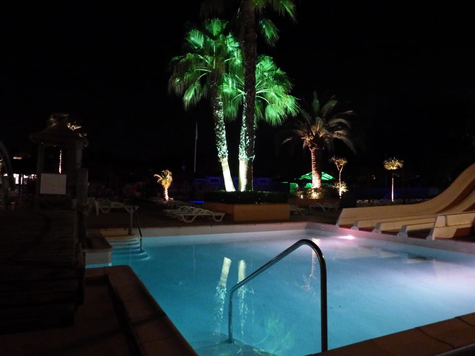Pool Rutschen bei Nacht Camping Les Sablons