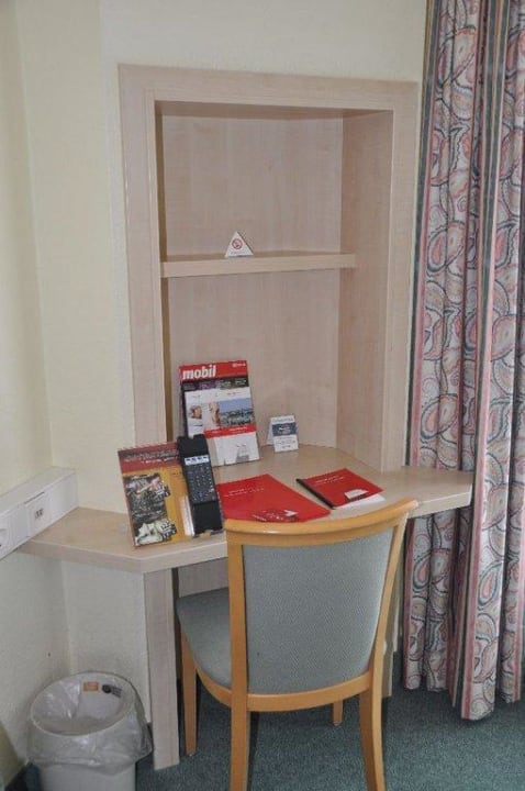 Schreibecke IntercityHotel Hamburg-Altona