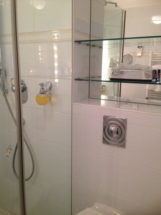 Badezimmer Victor's Residenz Hotel Leipzig