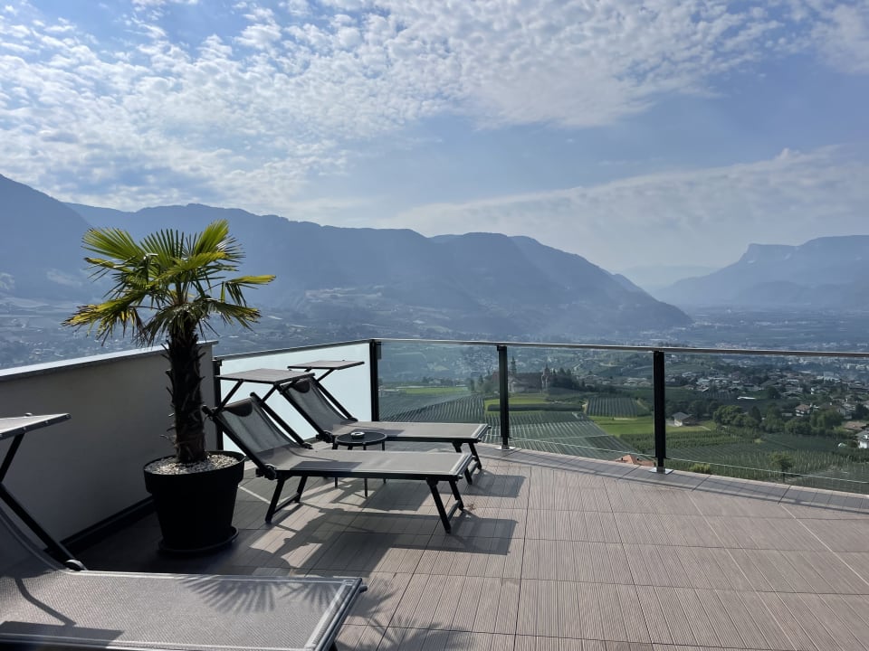 "Wunderschöne Dachterrasse..." Hotel Lechner (Tirolo / Dorf Tirol ...