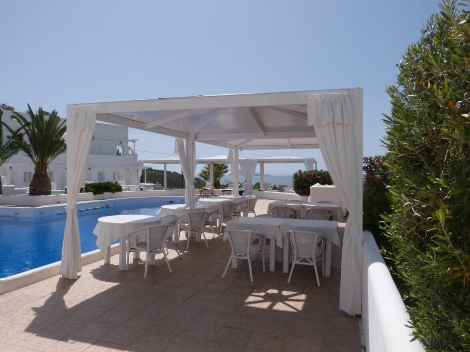 Pool and sun terrace Hotel Porto Scoutari