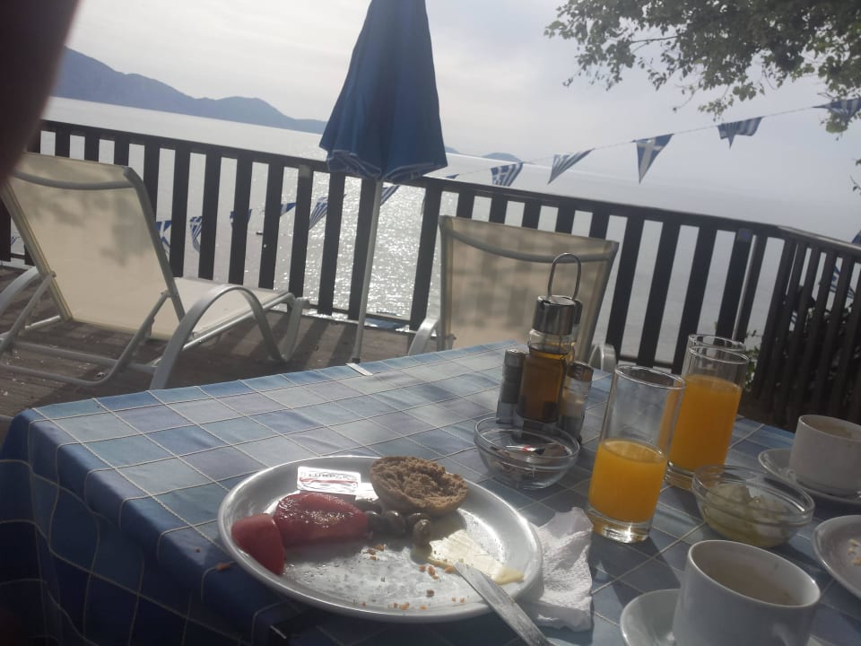 Frühstück mit so einem Ausblick...ein Traum Porto Koukla Beach