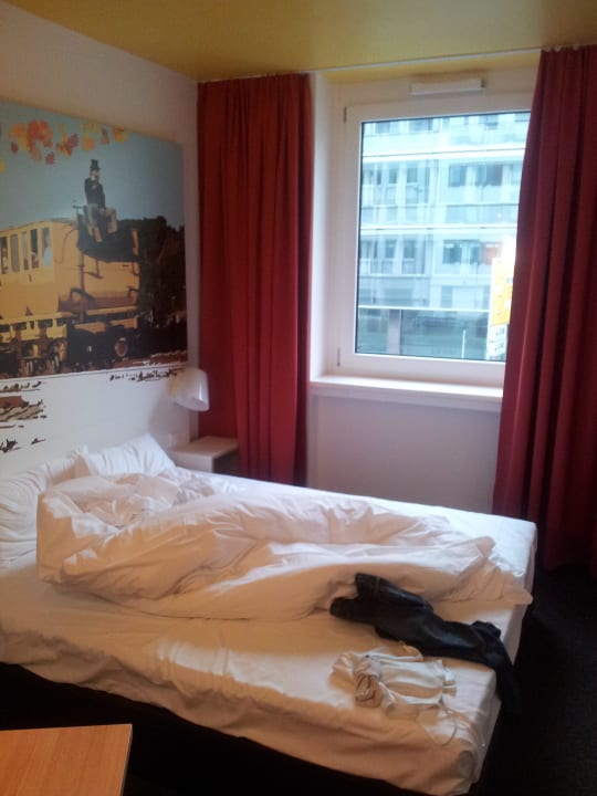Kleines Zimmer B&B Hotel Nürnberg-Hbf