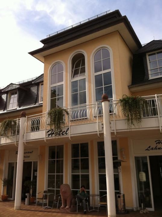 Hoteleingang Hotel Lahnschleife
