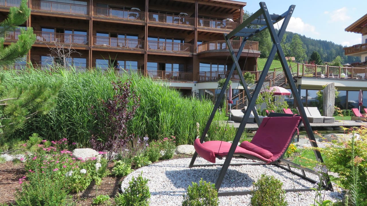 Herrliche Außenanlage Hotel Chalet Mirabell