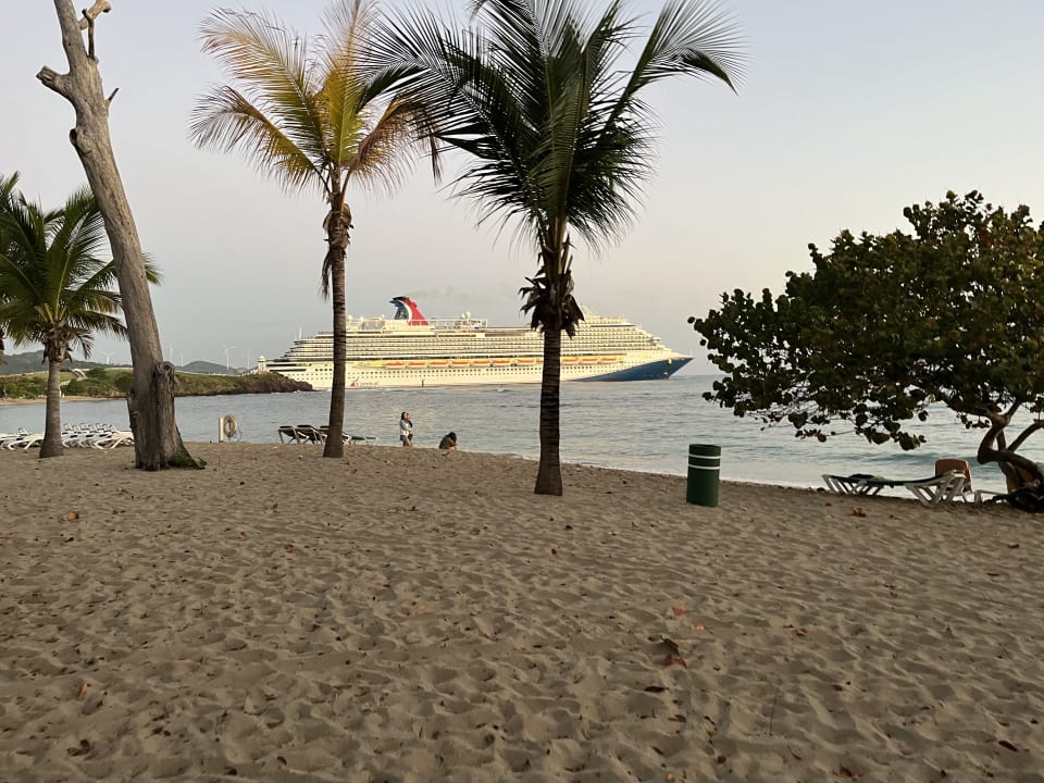 Strand Playabachata Hotel