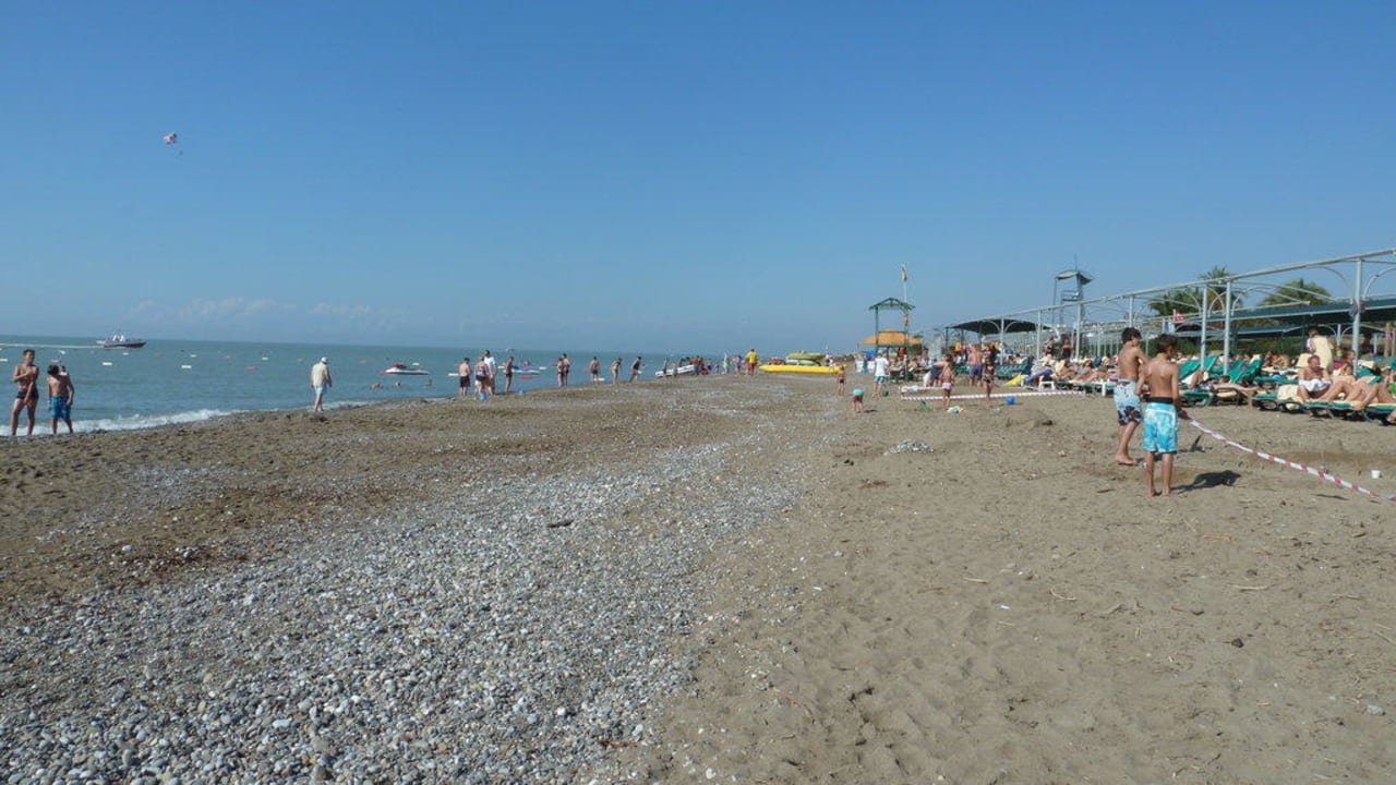 Strand mit Sand und Steinen Belek Beach Resort Hotel