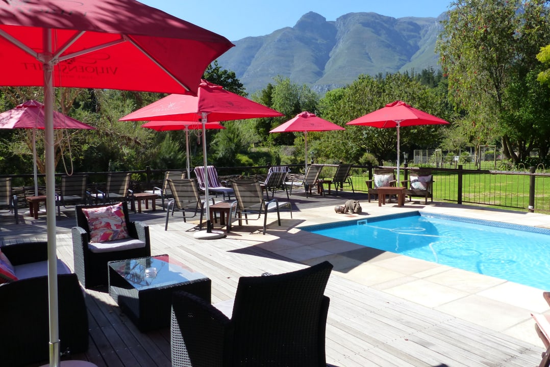 Pool Guesthouse Aan de Oever B&B