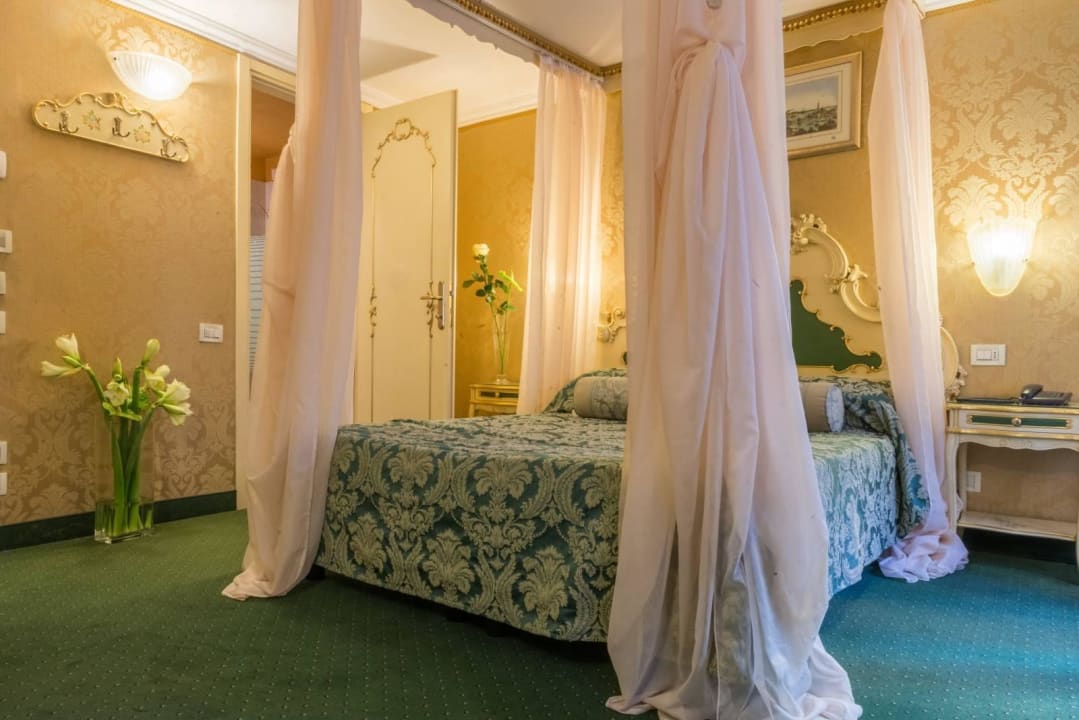 Guest Room Hotel Becher