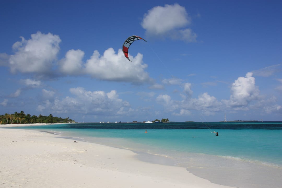 Strand Kuredu Island Resort & Spa