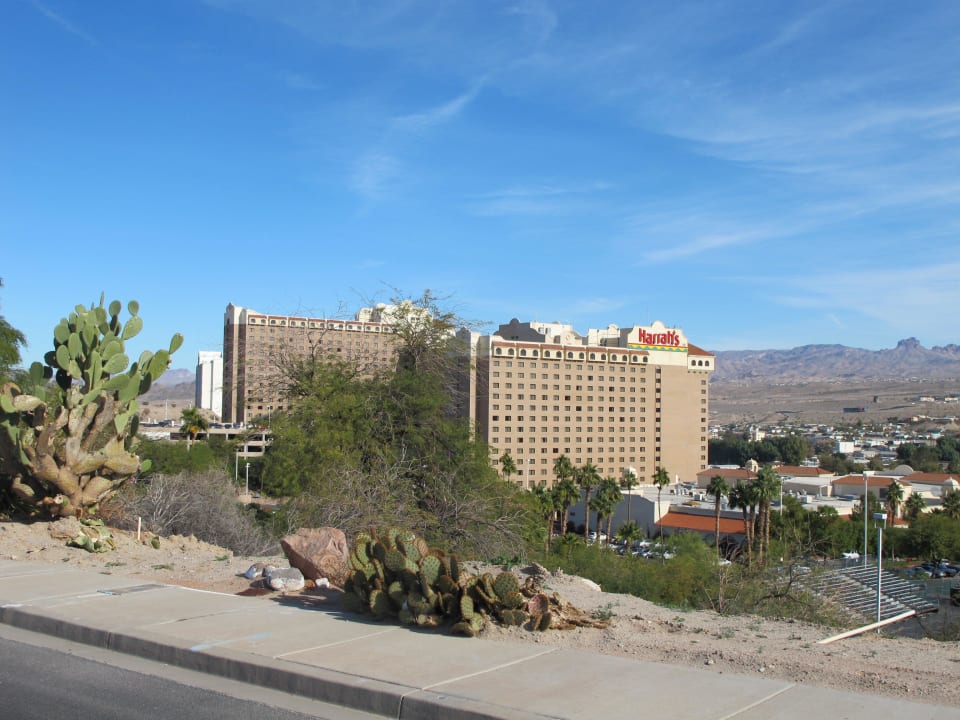 Blick von der Strasse Harrah's Hotel and Casino