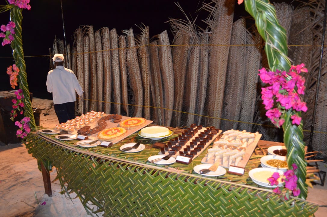 Dinner am Pool Sultan Sands Island Resort & Spa