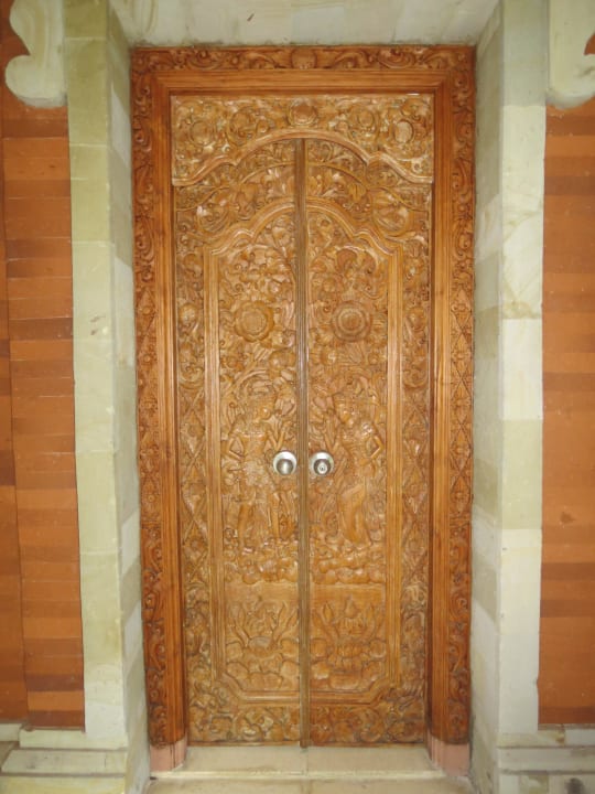 Eingangstür zum Zimmer Hotel Keraton Jimbaran Resort