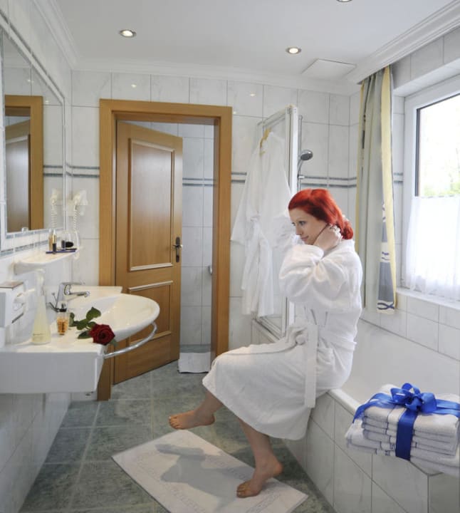 Eines unserer Badezimmer in den Zimmern Pension Alpenbad