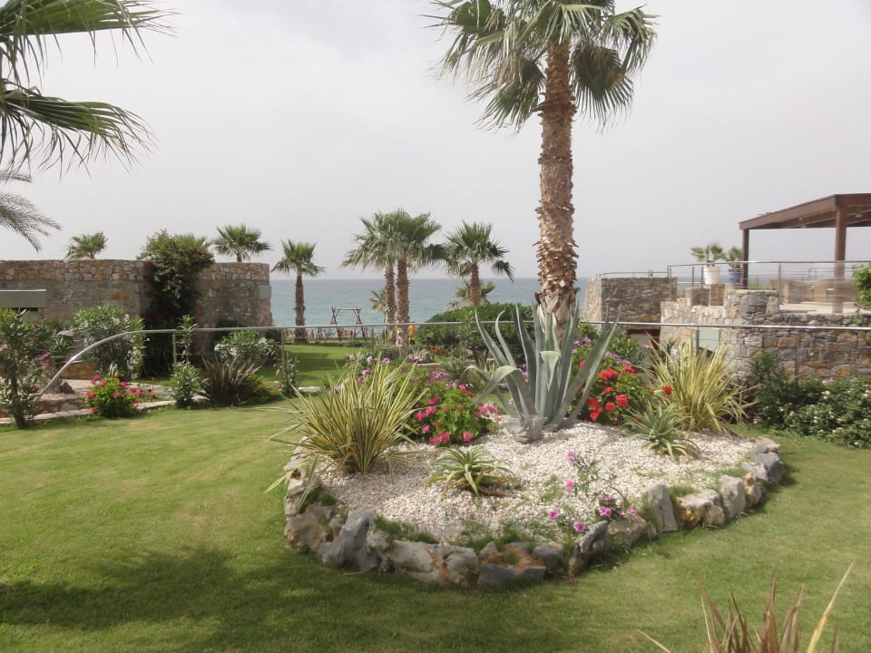 Gartenbereich Ikaros Beach Luxury Resort & Spa - Adults Only