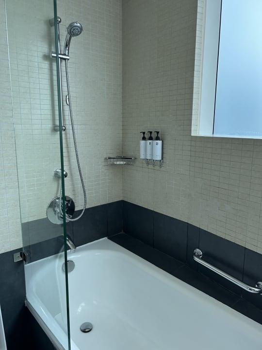 Zimmer Rose Rayhaan by Rotana