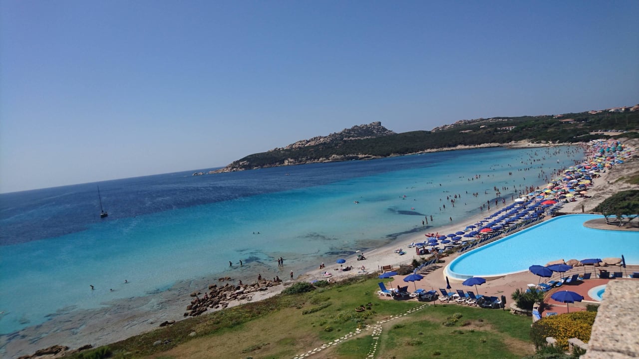 Überfüllter Strand Colonna Grand Hotel Capo Testa