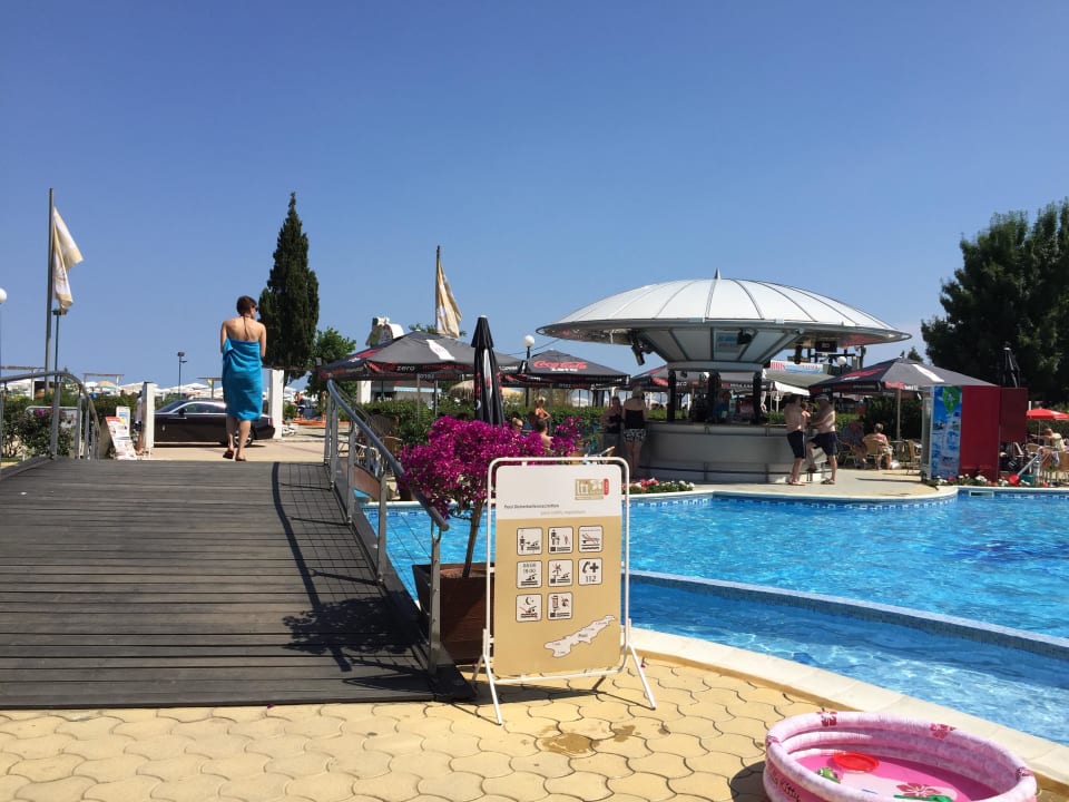 Pool und Poolbar Sentido Neptun Beach