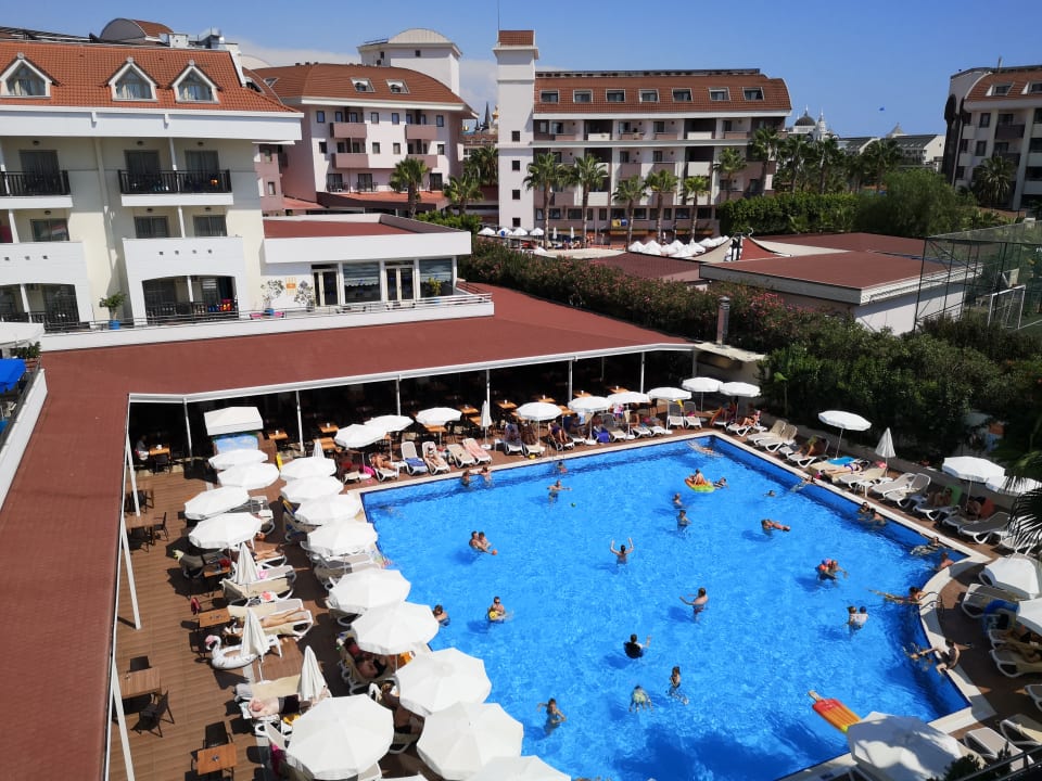 Pool Side Aquamarin Resort & Spa