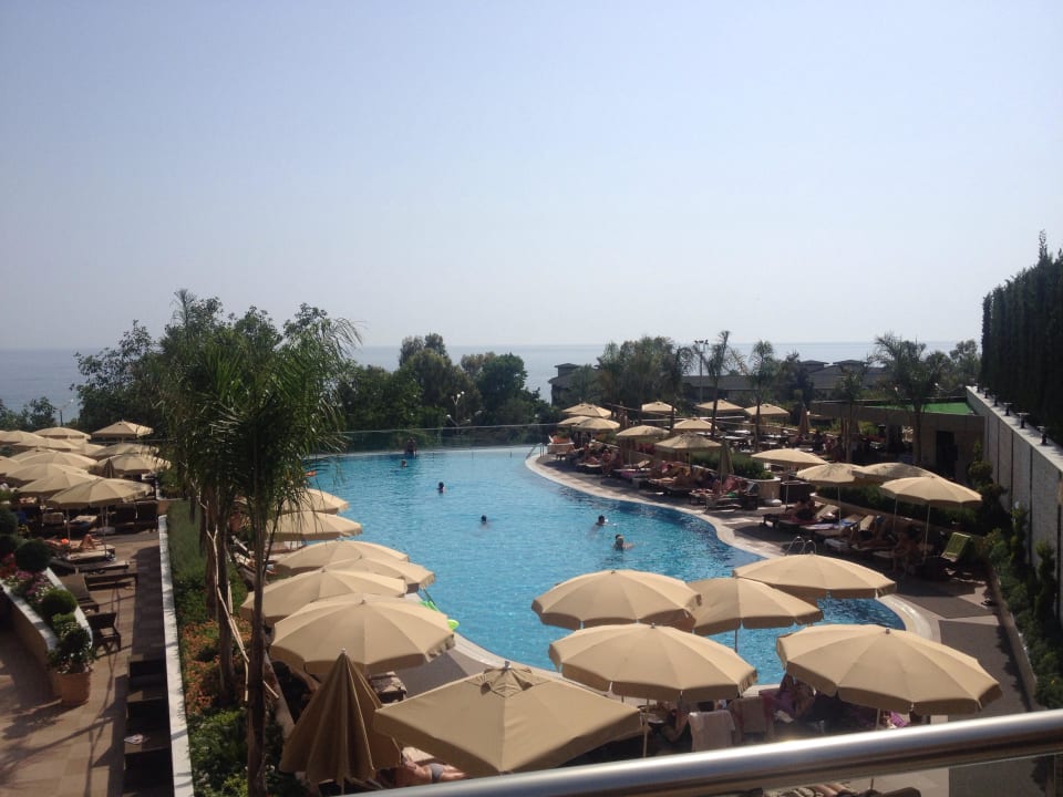 Blick auf dem Pool  Michell Hotel & Spa