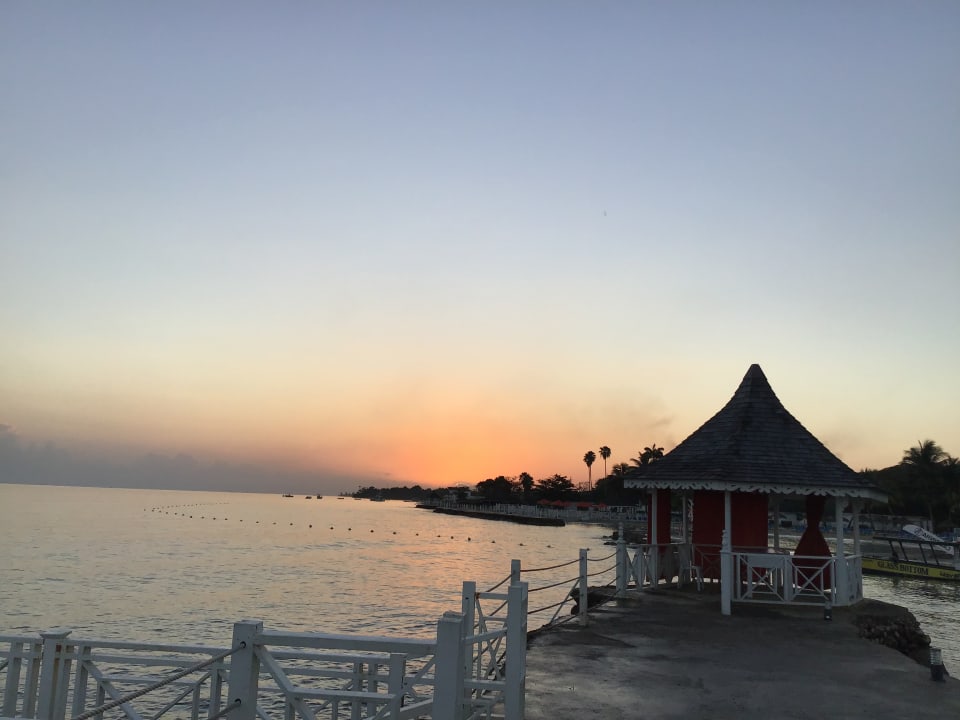 Strand Hotel Decameron Beach & Casino Resort