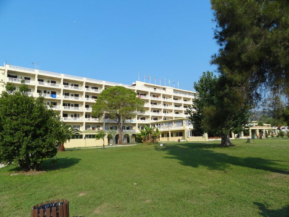Budynek główny hotelu Mitsis Messonghi Beach Hotel