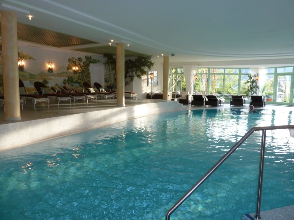 Großes Schwimmbecken mit Massagedüsen Hotel Sonnenhof