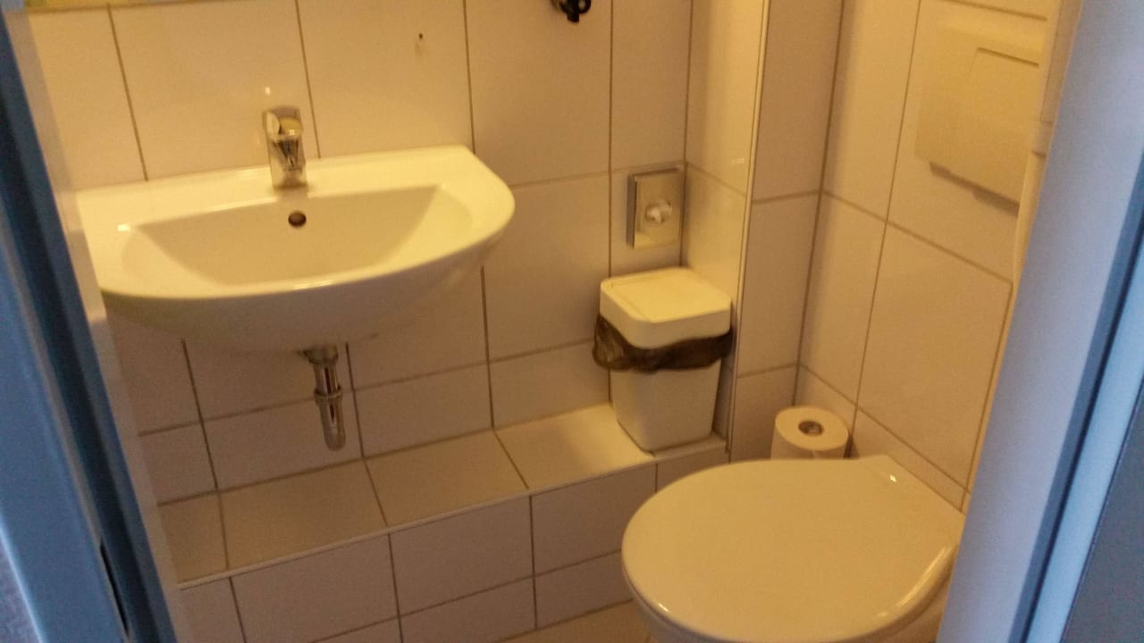 Bad Zimmer 405 PLAZA INN Hamburg Moorfleet