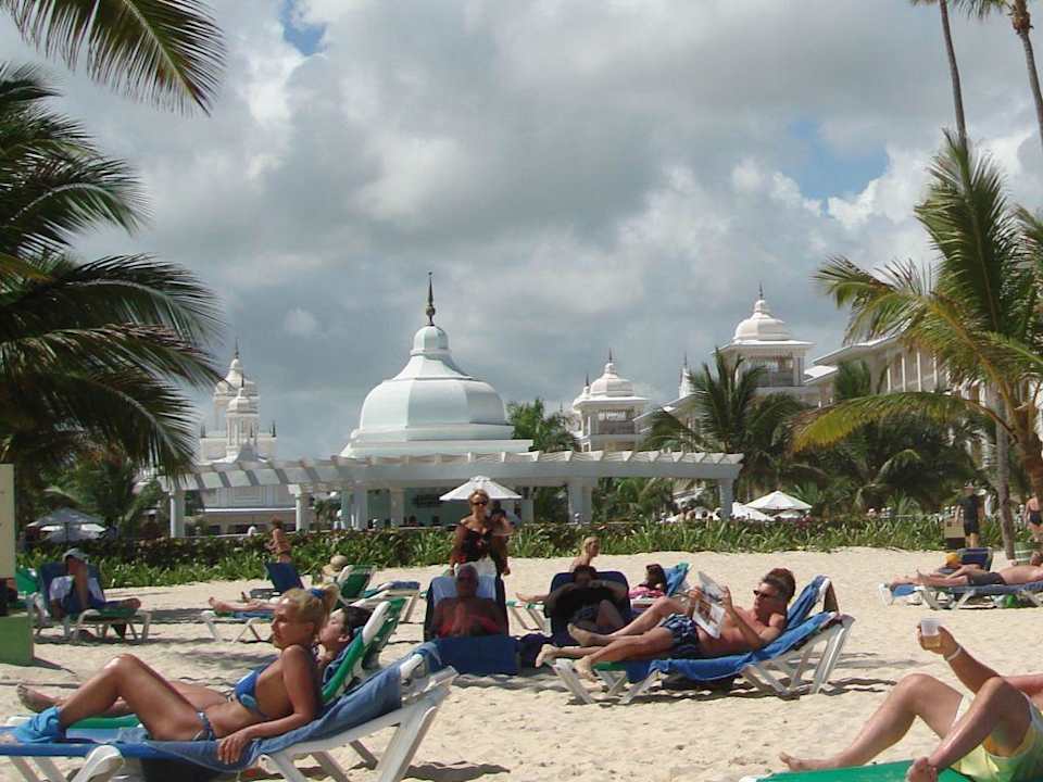 Blick vom Strand auf Riu Palace Punta Cana Hotel Riu Palace Bavaro