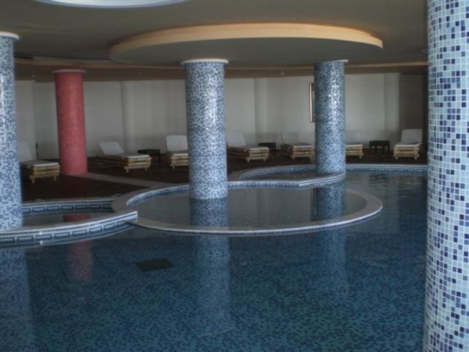 Indoorpool an der "Mythos Bar" Hotel Kalithea Horizon Royal