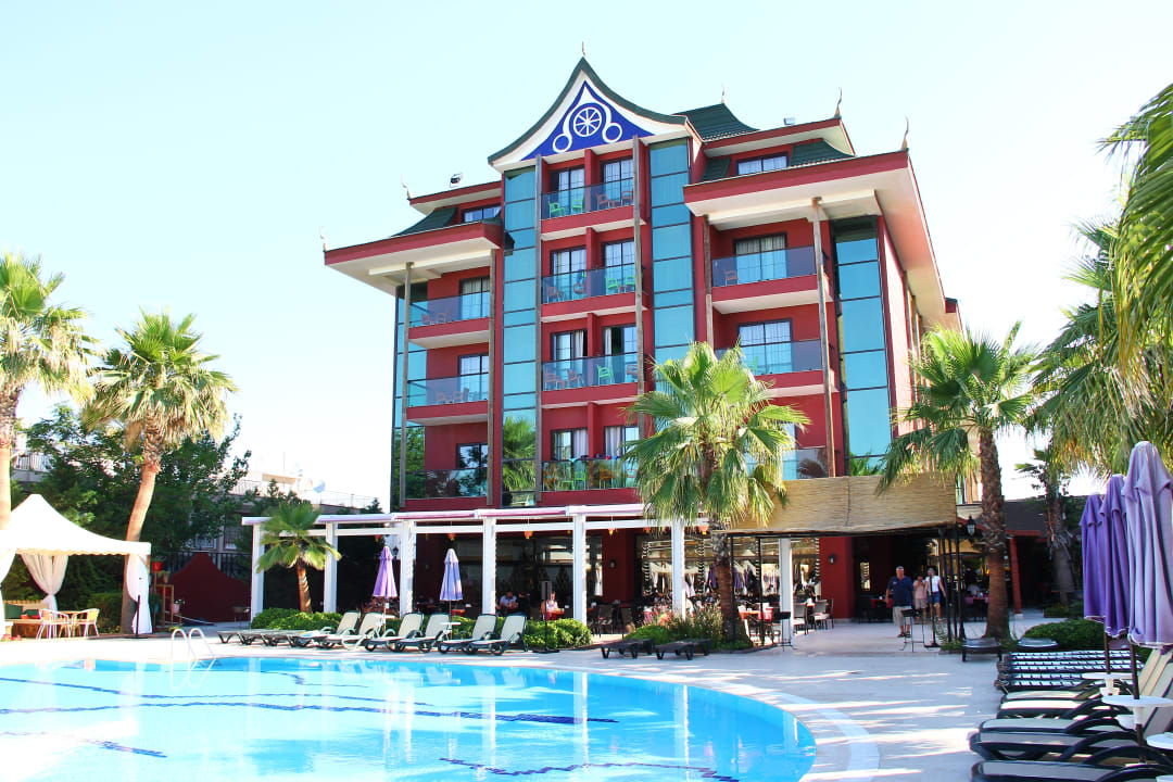 Außenansicht Elegance East Hotel