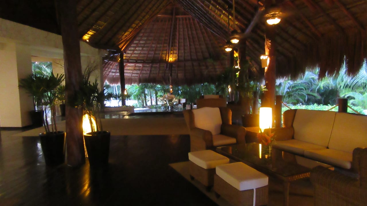 Lobby Akumal Bay Beach & Wellness Resort