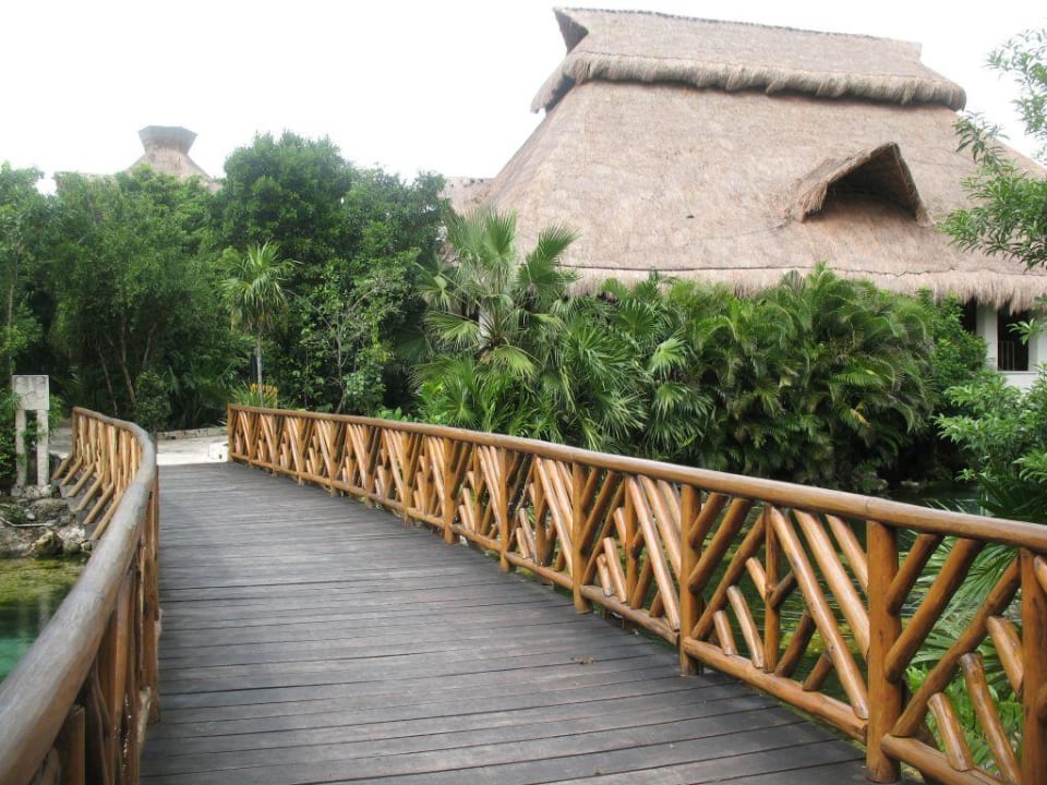 Brücke zum Haupthaus Catalonia Royal Tulum Beach & Spa Resort - Adults only