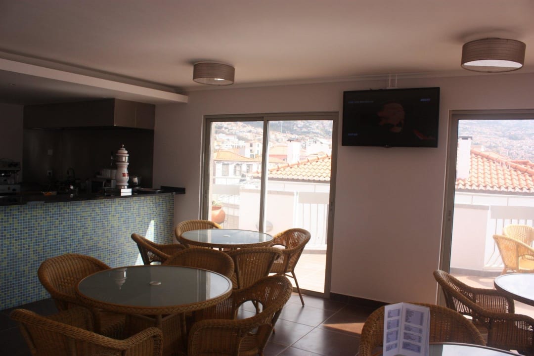A l'intérieur du bar Hotel Madeira