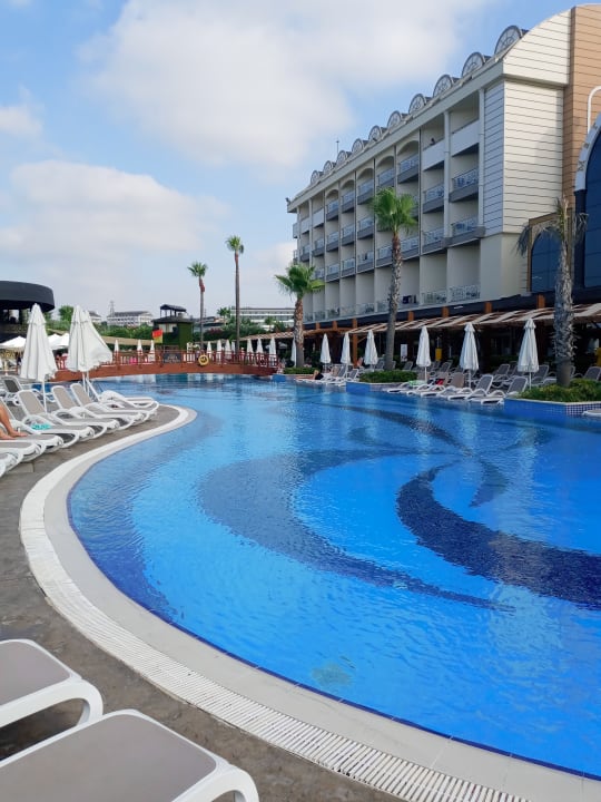 Pool Mary Hotel Side