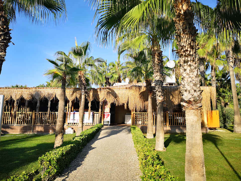 Strand Mary Hotel Side