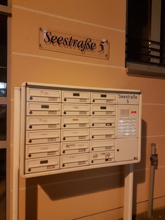 In dem Haus befindet sich die Wohnung. Villa Meerblick