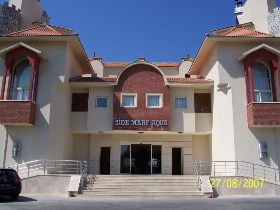 Hotel Vorderansicht Serenis Hotel